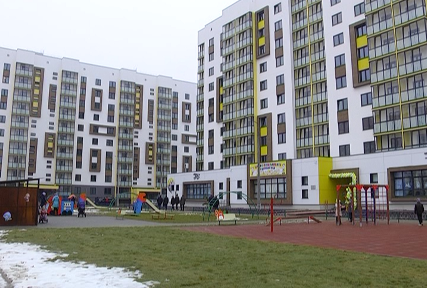 В Гомеле сегодня торжественно открыли первый в стране встроенный детский сад (дополнено)