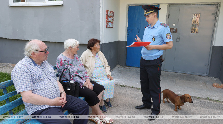 Почти 10 тысяч белорусов обратились за помощью во время приемов участковых инспекторов милиции