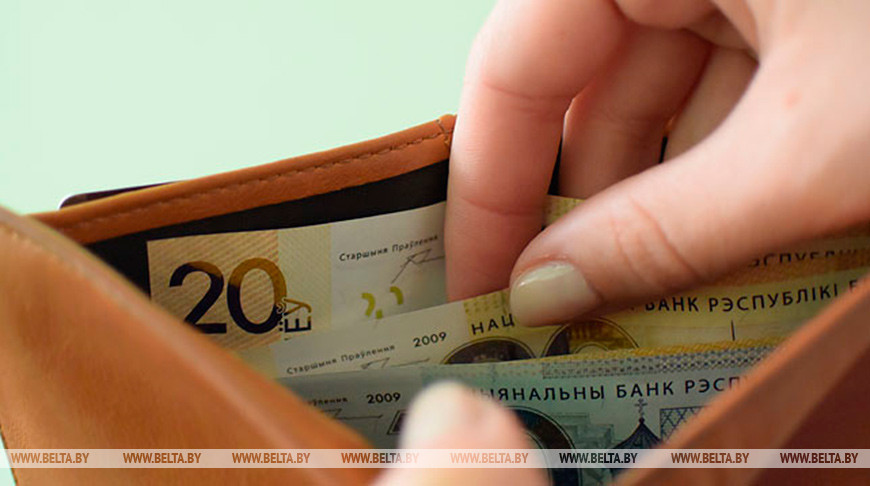 Средняя зарплата в Беларуси в феврале составила 1277,1 рубля