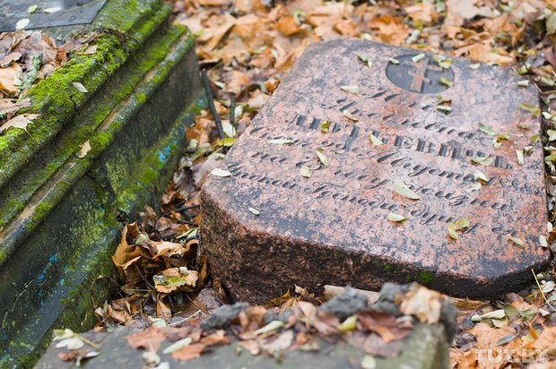 РЕПОРТАЖ: Станет ли Новобелицкое кладбище историко-мемориальным местом захоронения?