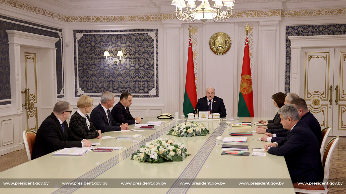 Лукашенко сравнил значимость будущих решений ВНС с решениями съездов КПСС