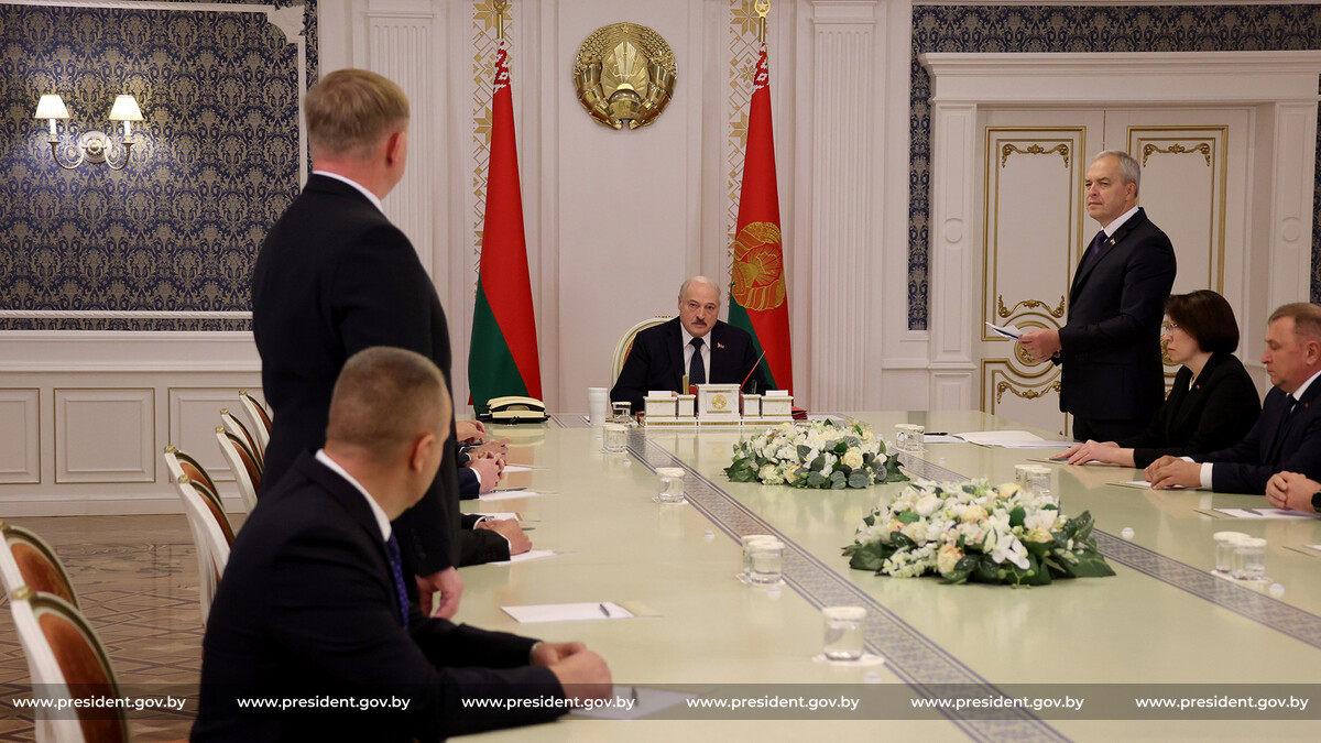 Лукашенко дал чиновникам право на ошибку, но с одним условием