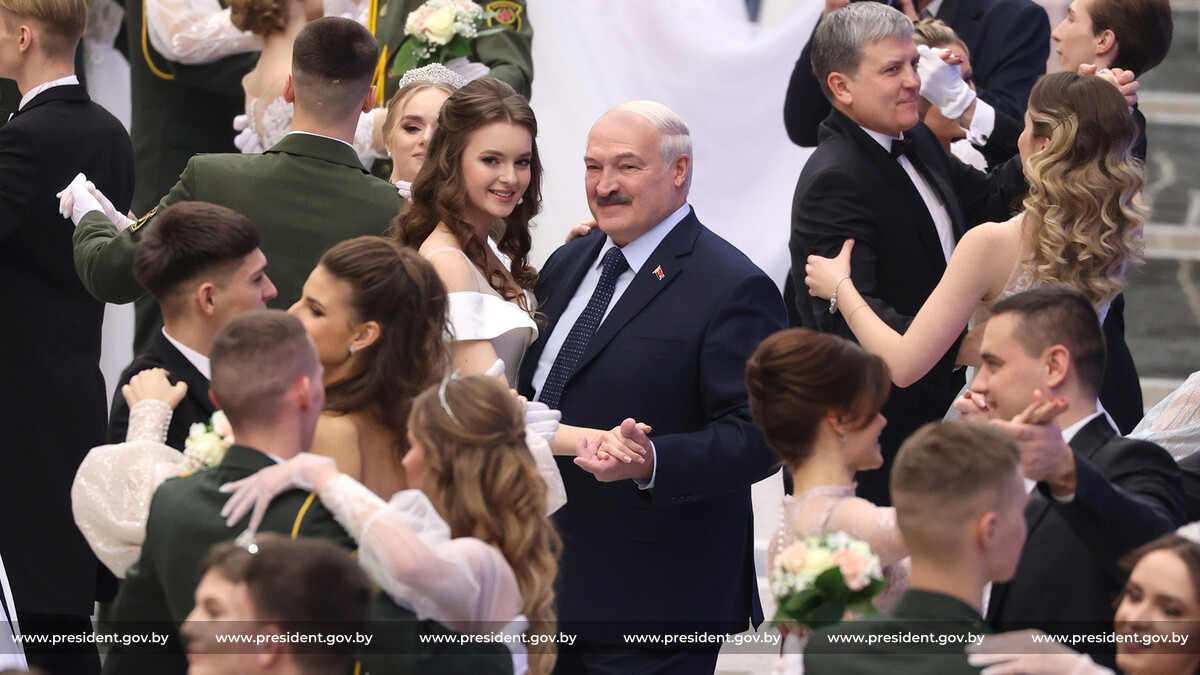 Лукашенко принял участие на новогоднем балу во Дворце Независимости