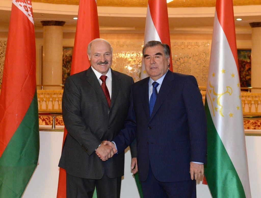 Лукашенко пригласил Рахмона посетить с рабочим визитом Беларусь
