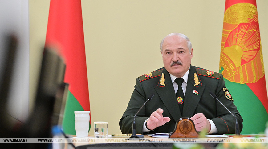 Лукашенко проводит совещание с силовиками и военными