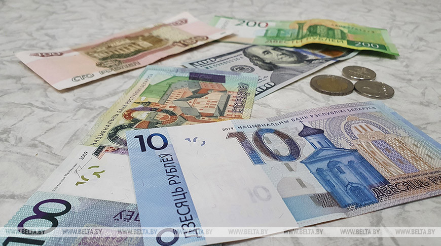 Белорусский рубль на торгах 31 августа укрепился к четырем основным валютам