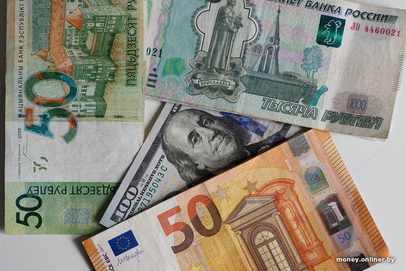 Российский рубль подешевел, евро, доллар и юань подорожали на торгах 13 февраля