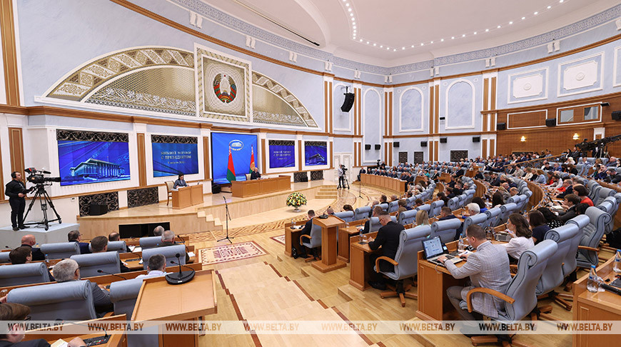Лукашенко: в современном мире демократию давно заменил цифровой диктат