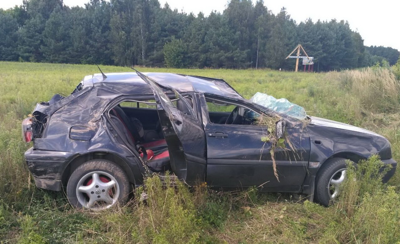 В Брагинском районе 28-летний водитель не справился с управлением и въехал в кювет
