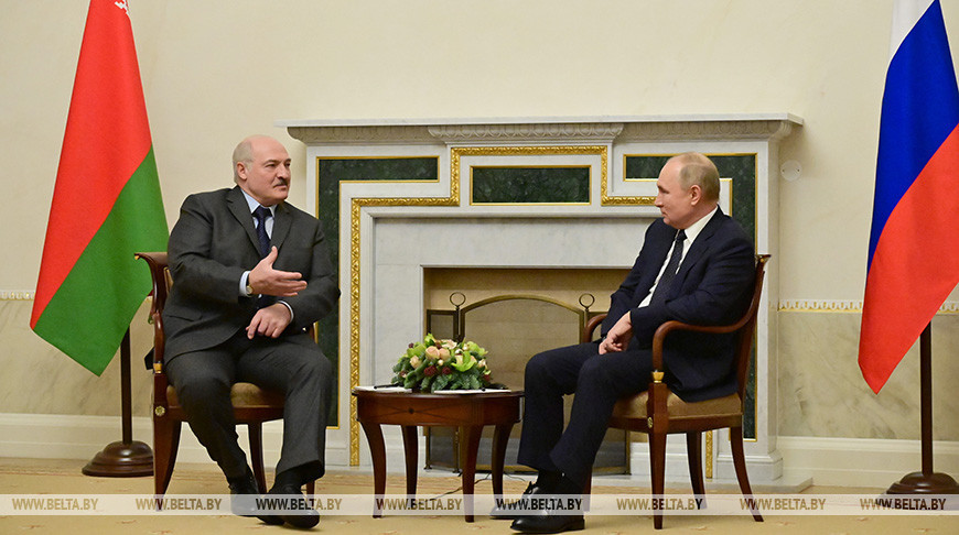 Новые шаги в кооперации, хоккей и подарки под елку. Как прошла последняя в этом году встреча Лукашенко и Путина