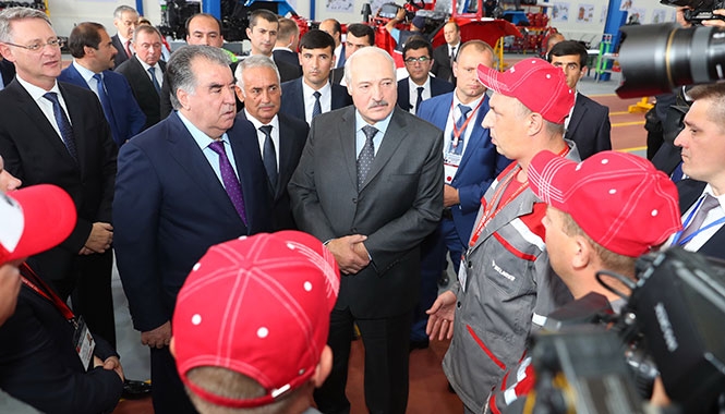 Лукашенко и Рахмон договорились о дальнейшем развитии промкооперации на площадках Таджикистана