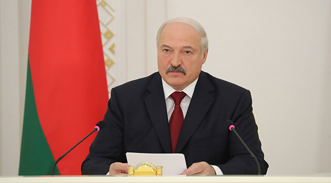 Лукашенко напомнил о поручениях по средней зарплате и рабочих местах