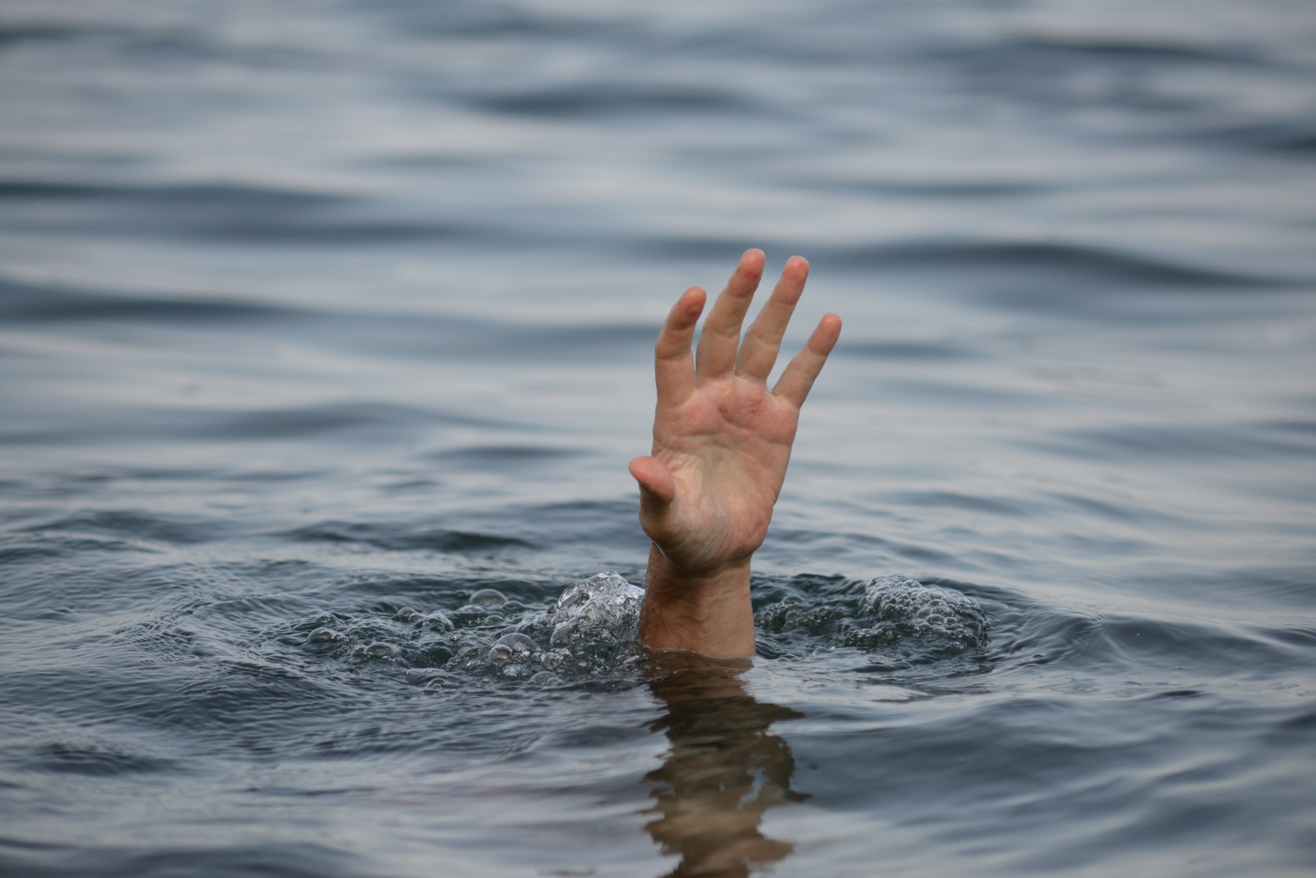 В Речице в Днепре утонул мужчина
