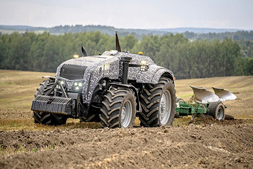 В Москве на выставке покажут два трактора-беспилотника из Беларуси в необычном цвете