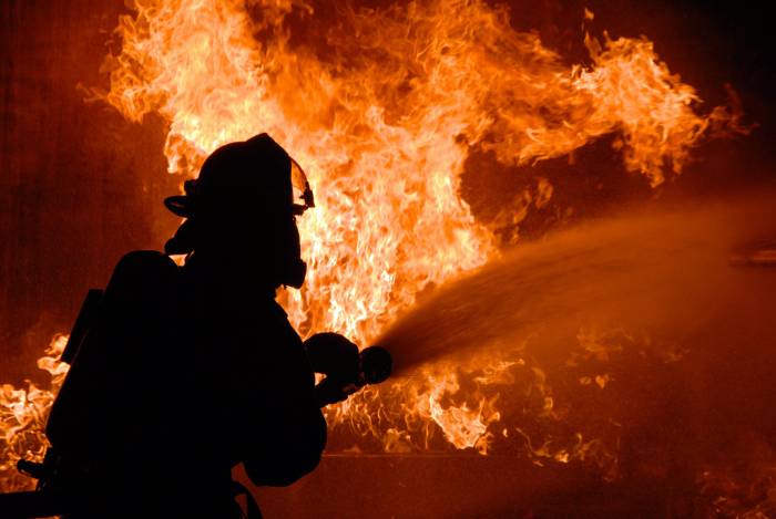 При тушении пожара в Калинковичском районе погиб спасатель  