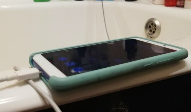 В Ельске 12-летняя девочка погибла в ванной от удара током