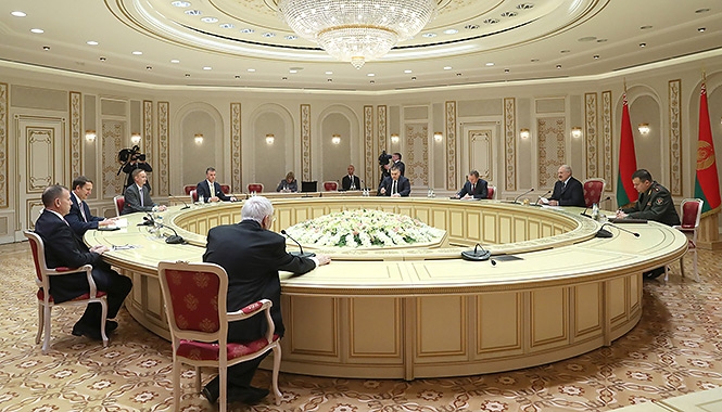 Лукашенко встретился с группой американских аналитиков