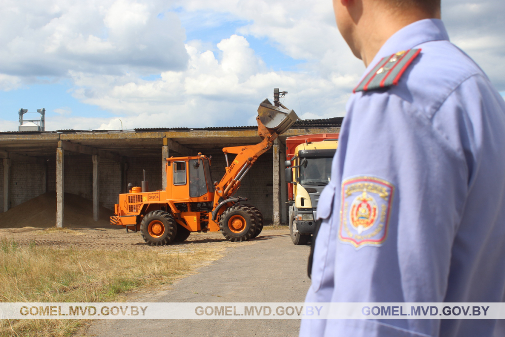 В Гомельском районе с начала года с объектов сельхозпредприятий было похищено 150 литров бензина, 830 литров окрашенного дизтоплива