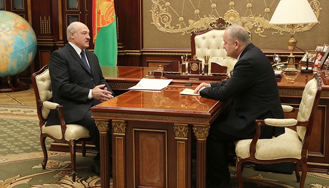 Лукашенко отмечает спокойствие на финансовом рынке страны