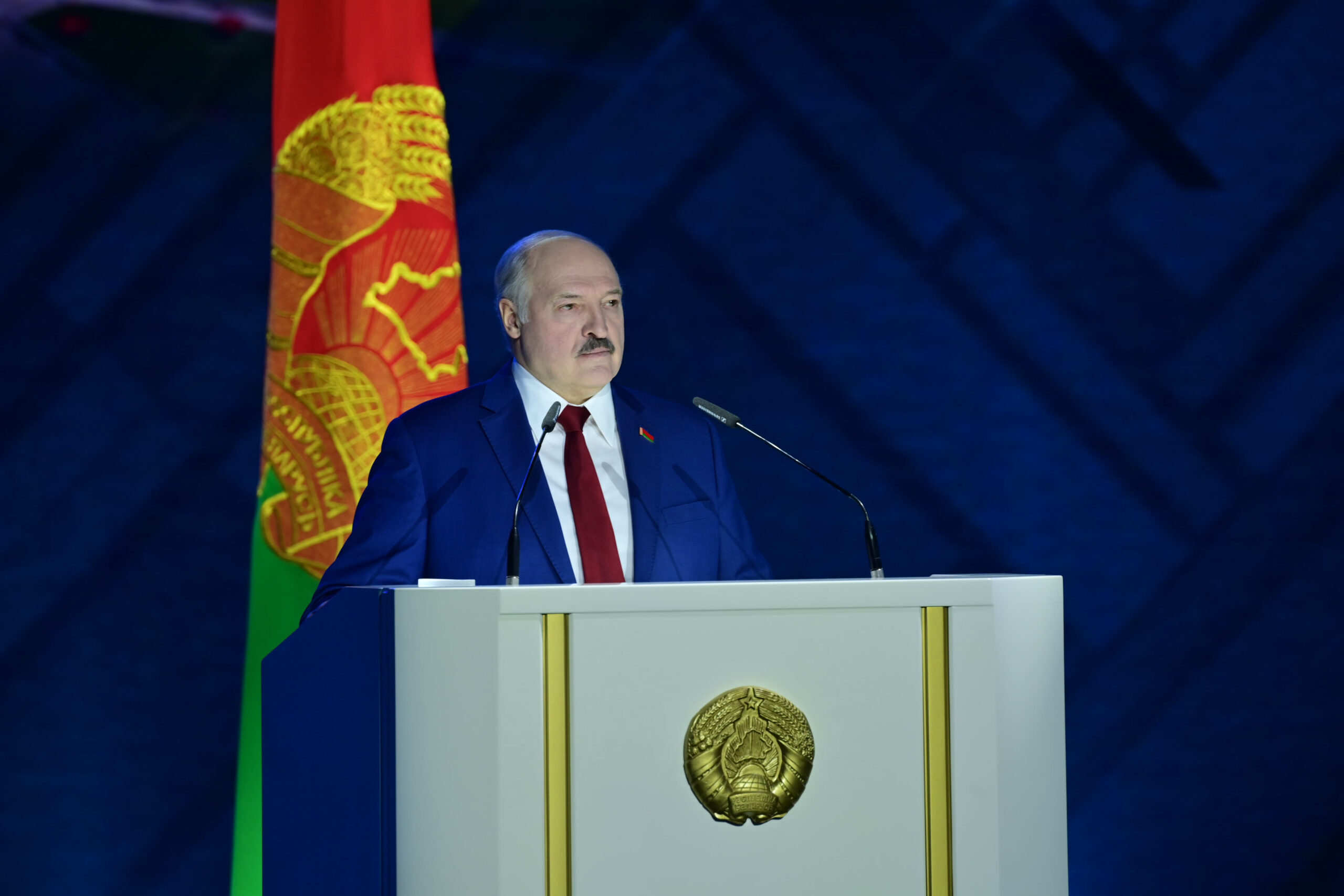 Лукашенко назвал контраступление ВСУ безумием
