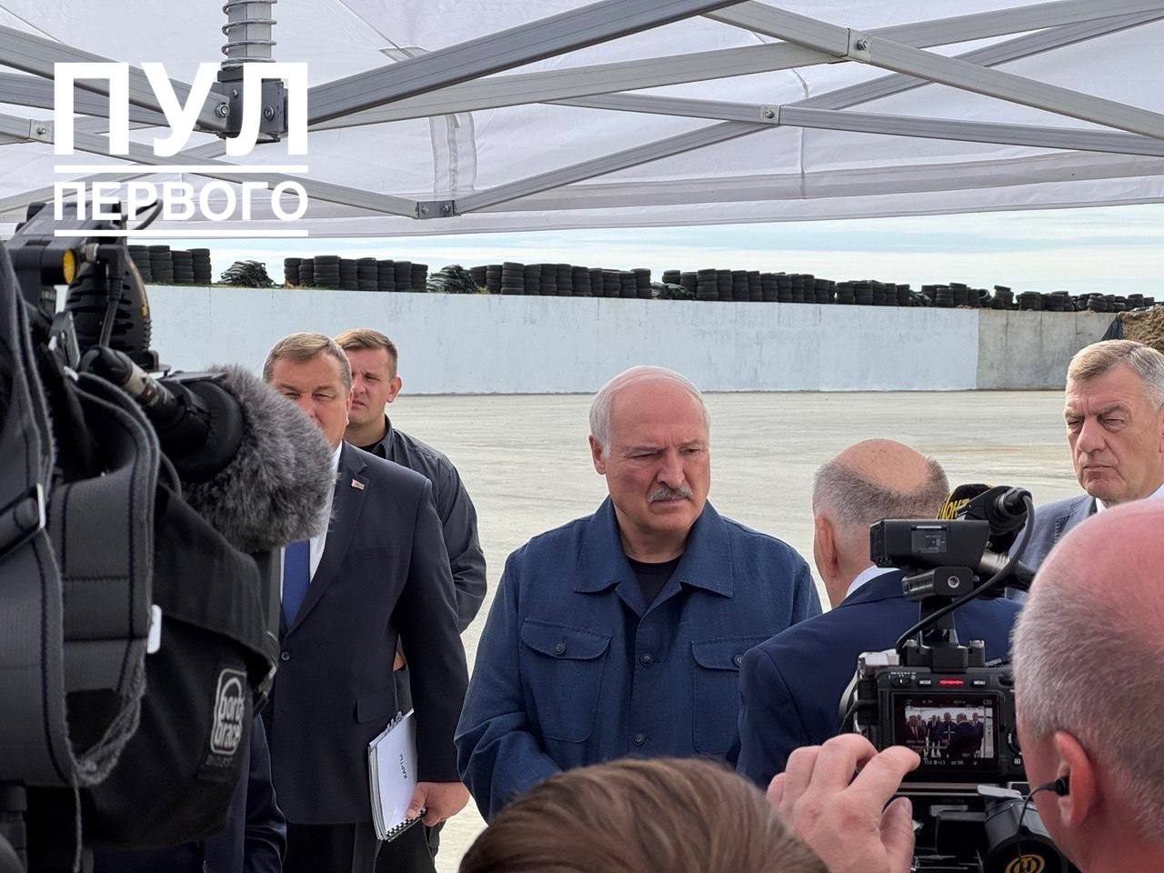 Лукашенко поставил задачу – подумать над техникой для кошения травы в пойме Припяти