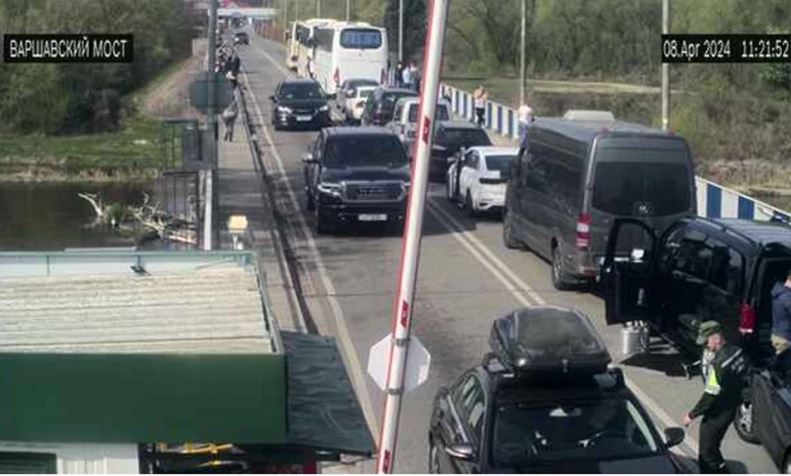 Более 500 легковых авто ожидают выезда в Польшу из Беларуси