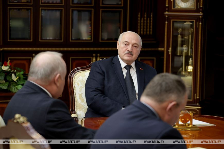 Лукашенко проводит совещание за закрытыми дверями о ситуации в банковской сфере