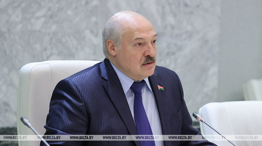 Лукашенко раскритиковал Кочанову из-за падения доходов белорусов в 2022 году