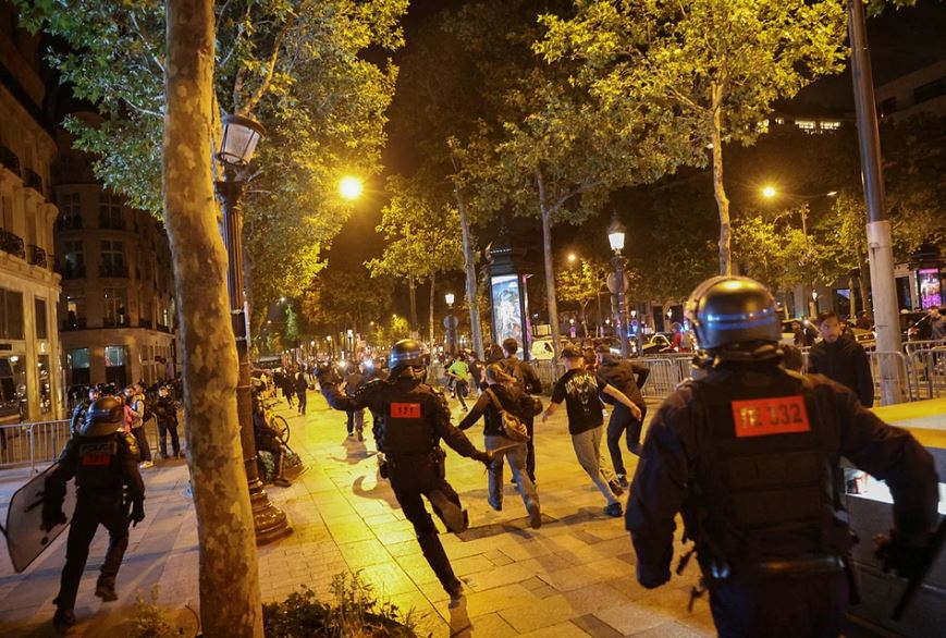 Бунтующих сажают за решетку, полиция использует беспилотники и гранаты: Насилие и беспорядки во Франции могут сорвать Олимпиаду-2024