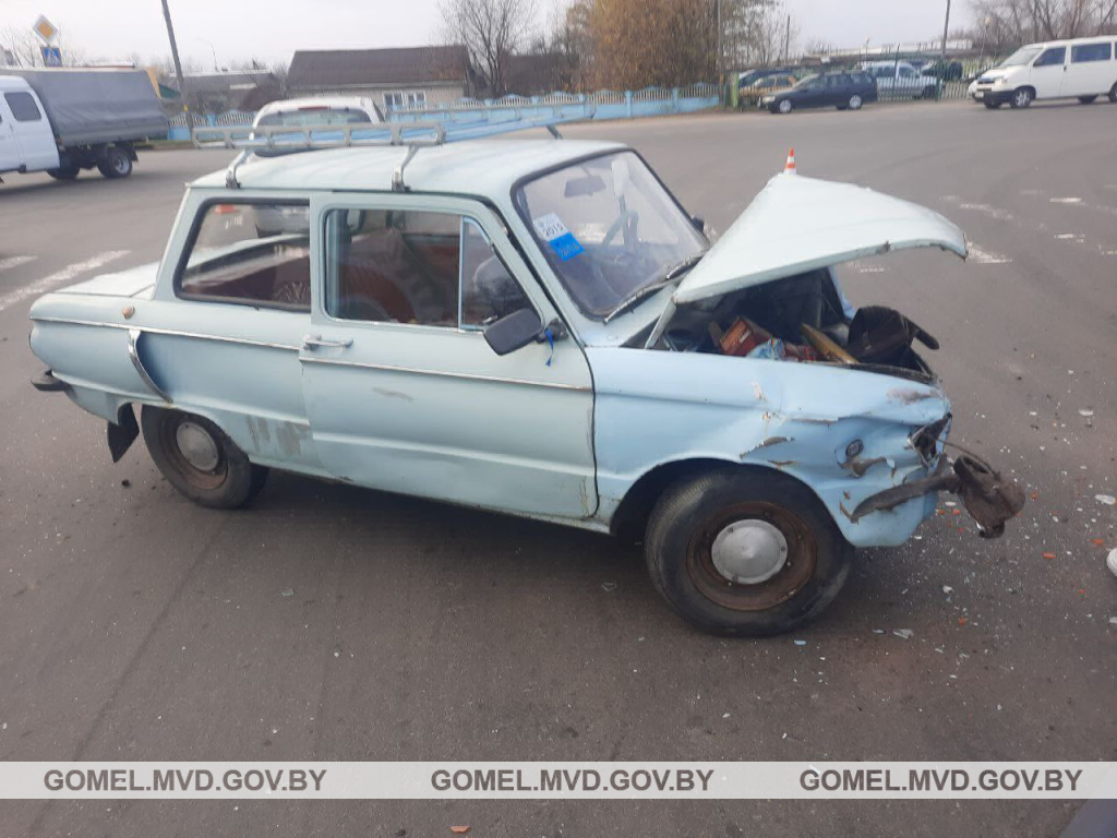 В Гомеле 86-летняя женщина на Запорожце протаранила 2 авто