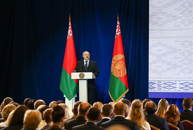 Глава государства назвал принципы белорусской системы образования