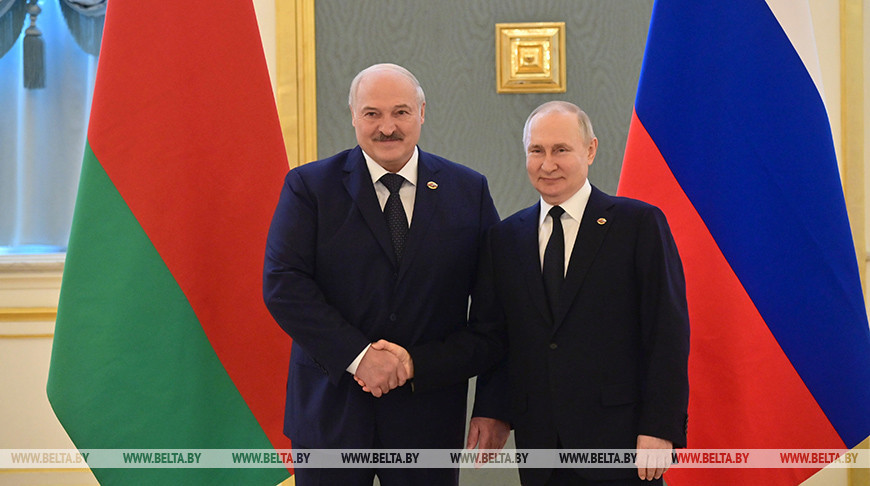 «Мы готовы, пусть приходят!» Лукашенко высказался про заявление польского генерала о подготовке восстания в Беларуси. Видео