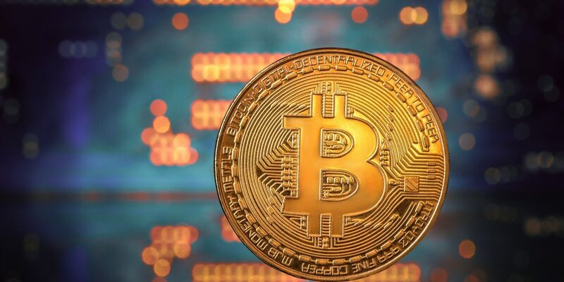 Биткоин впервые за семь месяцев опустился ниже $90 000