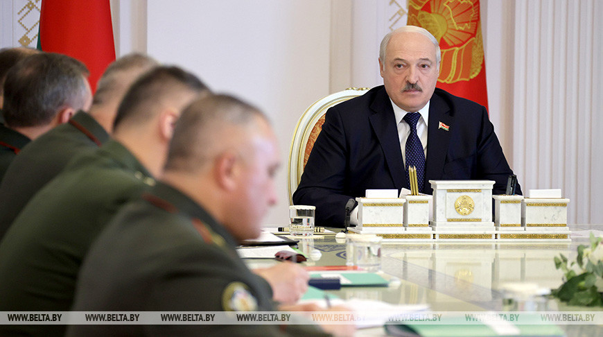 Лукашенко заявил, что НАТО и ряд стран Европы рассматривают варианты возможной агрессии против Беларуси