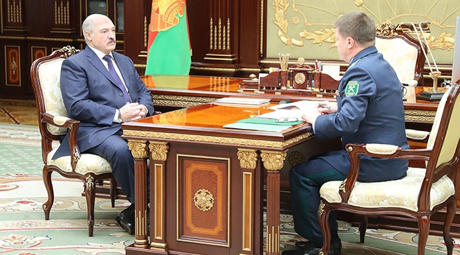 Лукашенко обсудил с Сенько сотрудничество с Россией в таможенной сфере