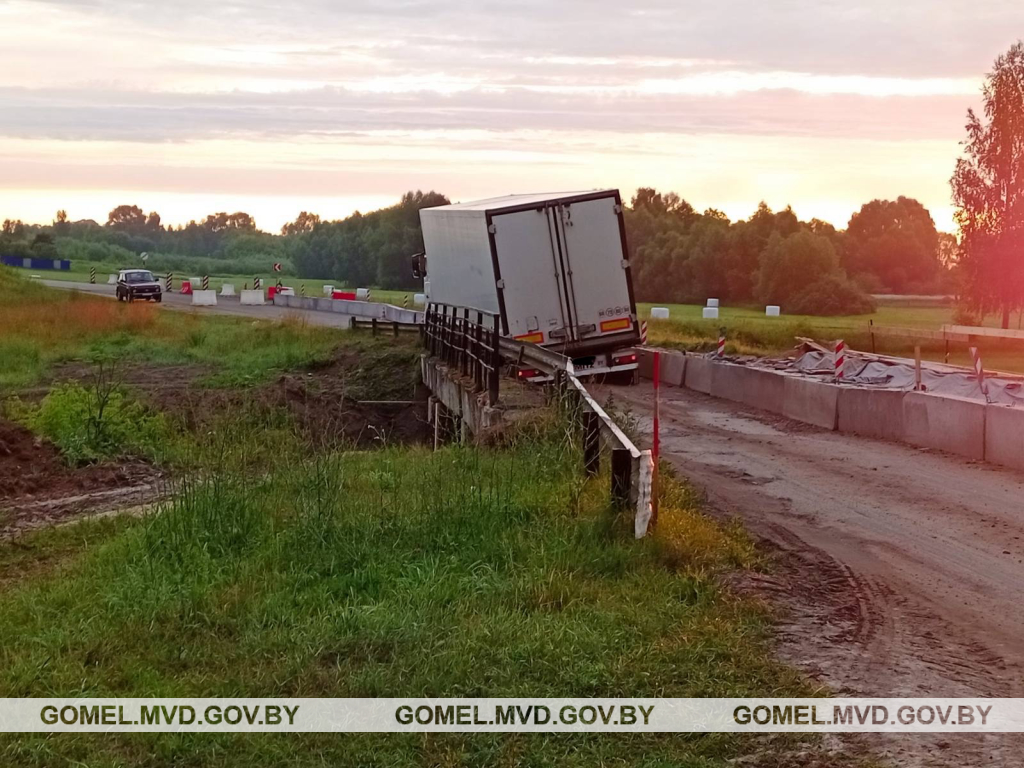 В Ветковском районе произошло обрушение перекрытия моста