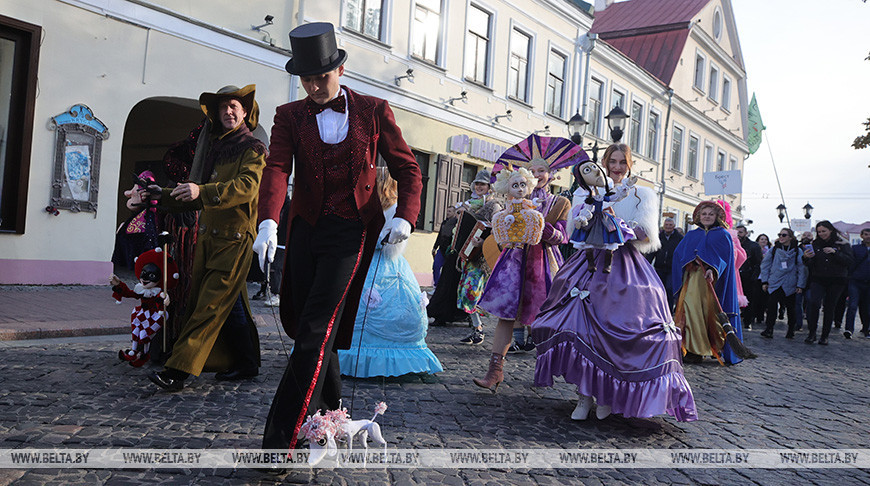Фотофакт: В Гродно прошло костюмированное шествие в честь открытия III Международного фестиваля кукольного искусства «Лялькі над Нёманам»