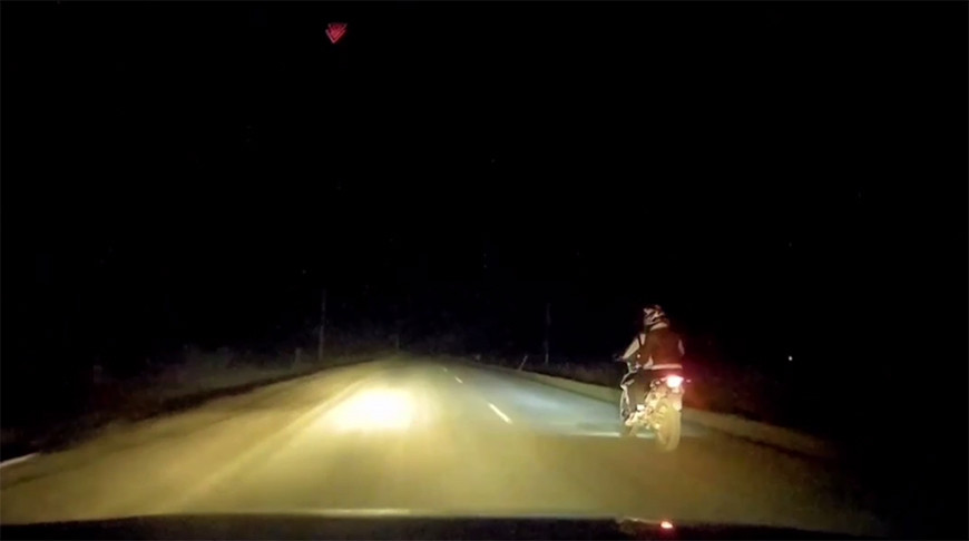 Бесправник на кроссовом мотоцикле пытался скрыться от ГАИ в Мозырском районе, он строго наказан