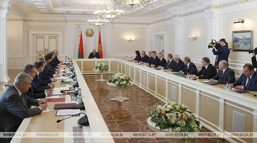 "Экономика - наиважнейший вопрос" - Лукашенко раскрыл подробности переговоров с Путиным в Сочи