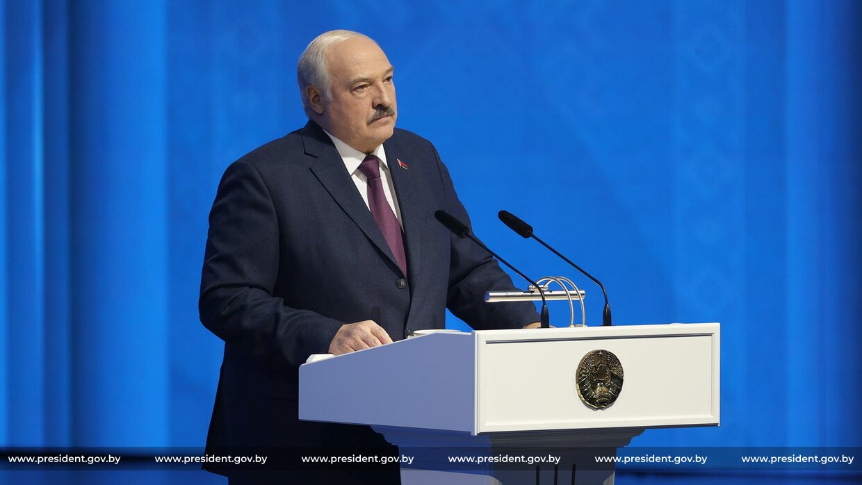Лукашенко сказал, что в Беларуси не планируют повышать тарифы на ЖКУ