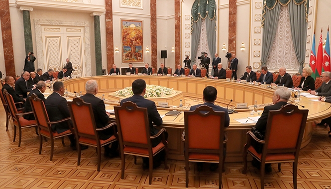 Беларусь вас ждала. Президенты Беларуси и Азербайджана встретились в Минске один на один