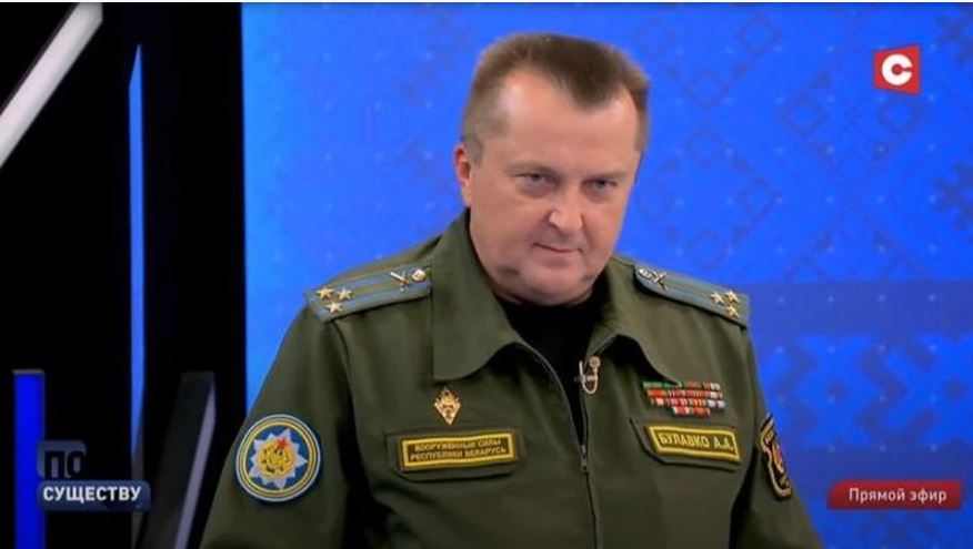 Замкомандующего ВВС Беларуси возмутился рекламой лифчиков на большом экране в центре Минска