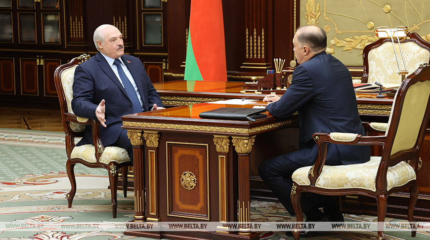 Лукашенко запретил использовать фейки в информационной войне