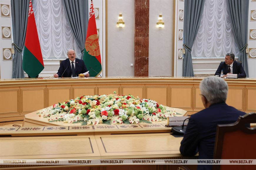 Лукашенко: Вы, наверное, догадываетесь, кто взорвал Каховскую ГЭС, на воре и шапка горит