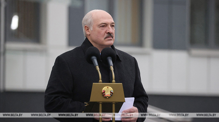 Лукашенко: белорусы наполнили новым смыслом традицию празднования Дня Октябрьской революции